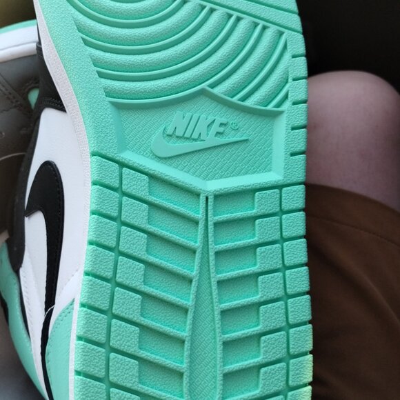 Nike Jordan Retro 1 - Picture 2 of 3